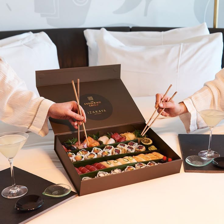 Sushi Roll Box for Perfect Maki & Hand-Roll Takeaway